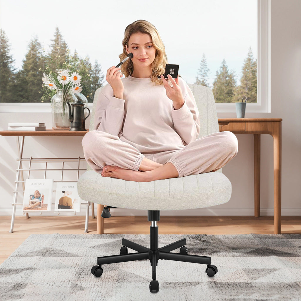 Cadeira ergonômica de escritório preta com apoio de cabeça e braços ajustáveis, ideal para home office e uso prolongado no escritório residencial