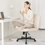 Cadeira ergonômica integrada à decoração da sala de estar, combinando funcionalidade e design moderno para momentos de relaxamento com a família