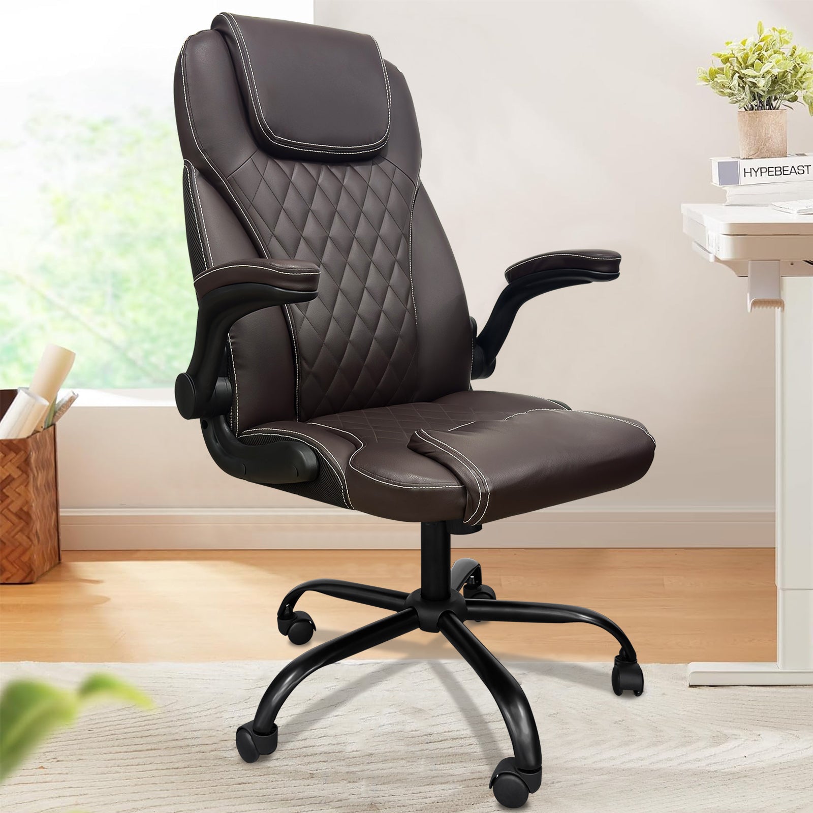 Cadeira presidencial integrada a um escritório moderno, destacando luxo e ergonomia para o trabalho