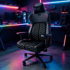 Cadeira gamer Pythonfly HEXA instalada em setup gamer com luzes RGB, computador e monitor